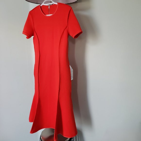 McQ ALEXANDER MCQUEEN Short-Sleeve Fit-and-Flare Ponte Dress. - Picture 4 of 6